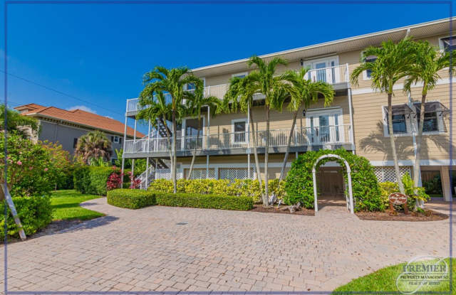 ***DOWNTOWN NAPLES ** 3 BEDS/3BATHS ** VIEWS ** ELEVATOR ** POOL ** WALK TO BEACH AND MUCH MORE*** photos photos