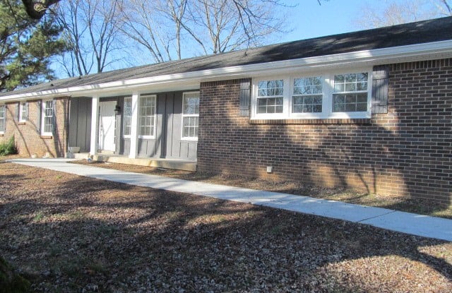 302 Kimbrough Rd - 302 Kimbrough Road, Clarksville, TN 37043