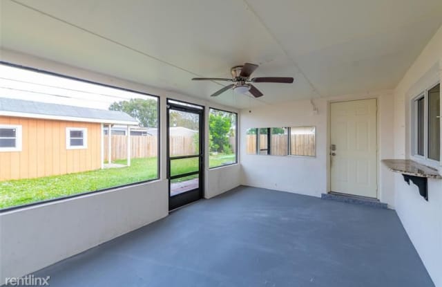 8821 NW 11th St - 8821 NW 11th St, Pembroke Pines, FL 33024