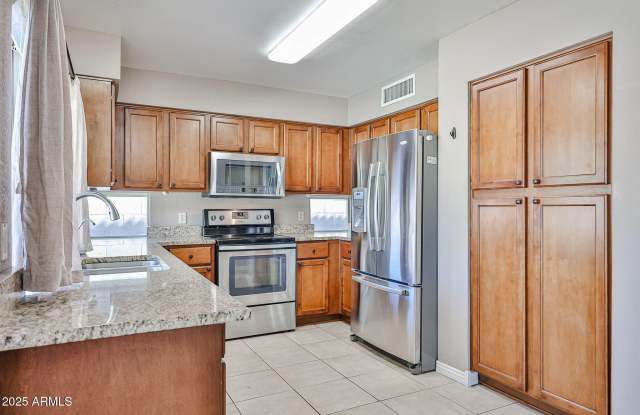 3236 E HIDDENVIEW Drive