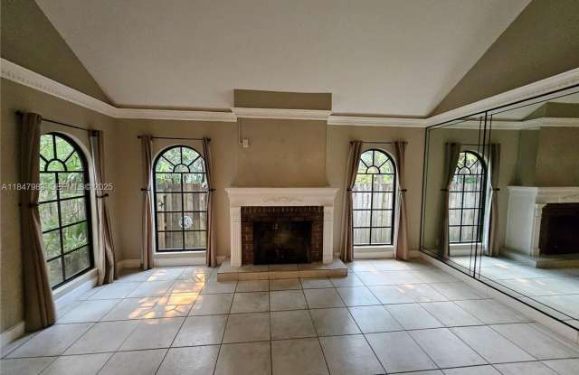 38 SW 6TH ST #38 DANIA, FL 33004