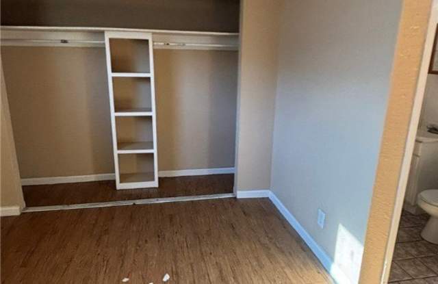 236 W Philadelphia Avenue