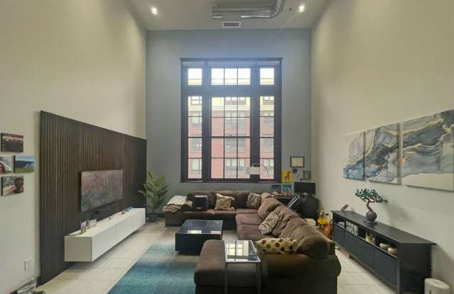 Aval Now! Spacious, Loft in Union Depot with Awesome Amenities is Pet Friendly, walk to everything!