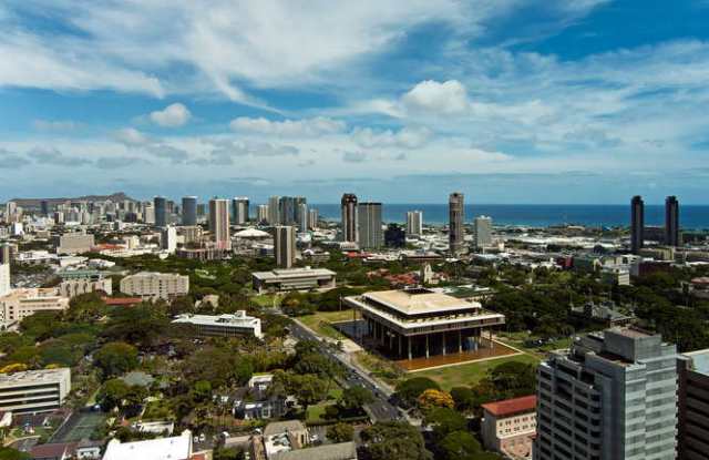 Luxurious Penthouse Living in Downtown Honolulu!