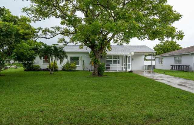 Photo of 121 E 3rd street