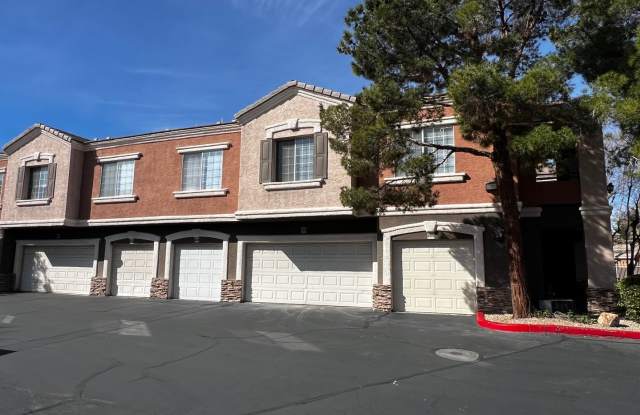 Great 3 bedroom condo Summerlin Pkwy/Buffalo 1700/mo