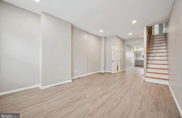 1703 N LAMBERT Street