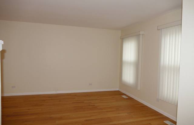 711 Lakeside Drive N