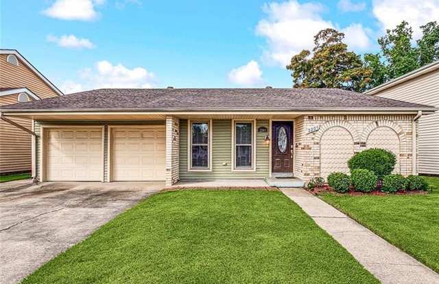 2204 DEERLICK Lane - 2204 Deerlick Lane, Woodmere, LA 70058