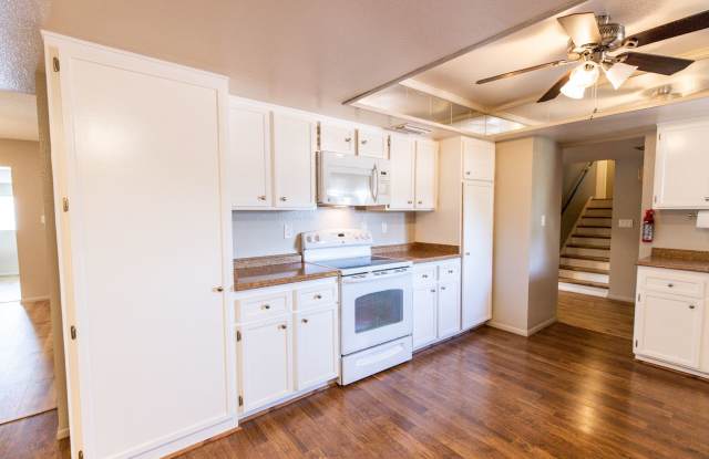 Photo of 6 Bedroom 3.5 Bathroom Tri-Level Home In Tempe close to ASU