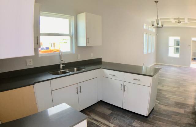 Photo of 417 Newport Ave