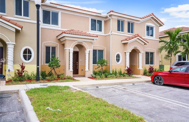 2445 SE 10th St - 2445 SE 10th St, Homestead, FL 33035