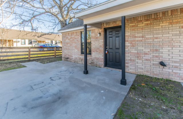 101 Meadow Park Circle - 101 Meadow Park Circle, Lacy-Lakeview, TX 76705