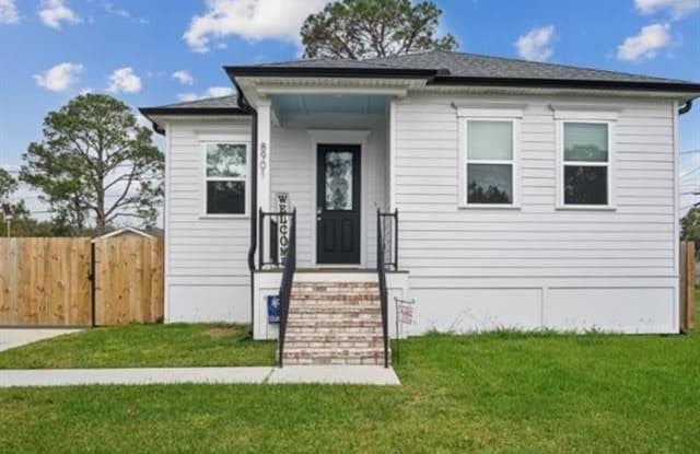 8901 LIVINGSTON Avenue - 8901 Livingston Avenue, Chalmette, LA 70043