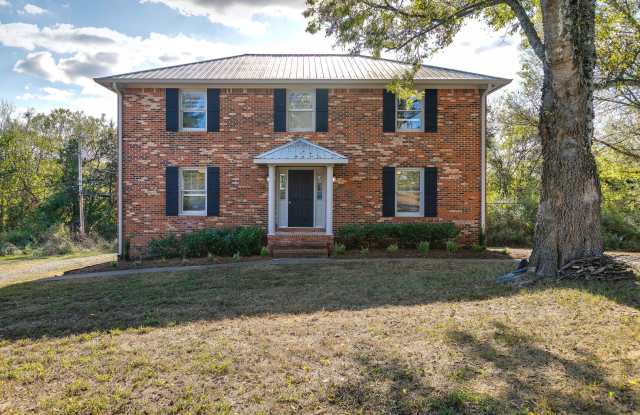 Beautifully Renovated Two Bedroom Duplex – Columbia, TN!