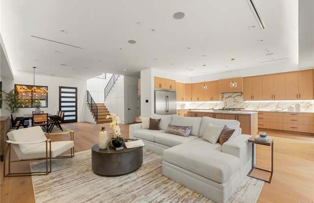 5741 Newcastle Avenue