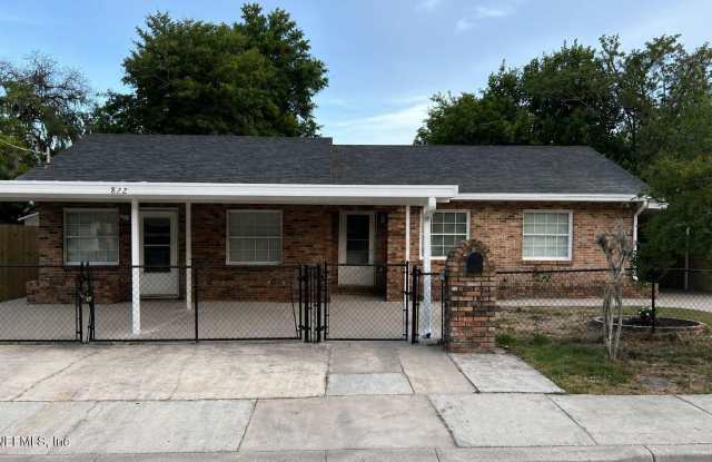 822 E 60TH Street