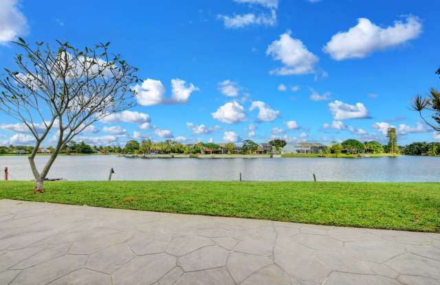 12561 Shoreside Lane