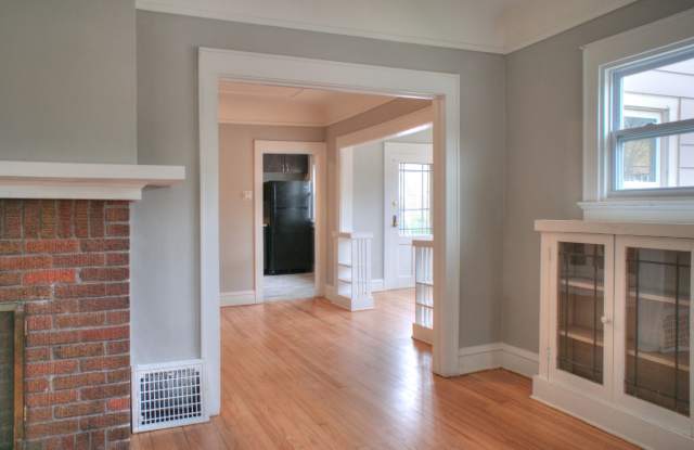 2865 N. Frederick Lower Flat of Duplex