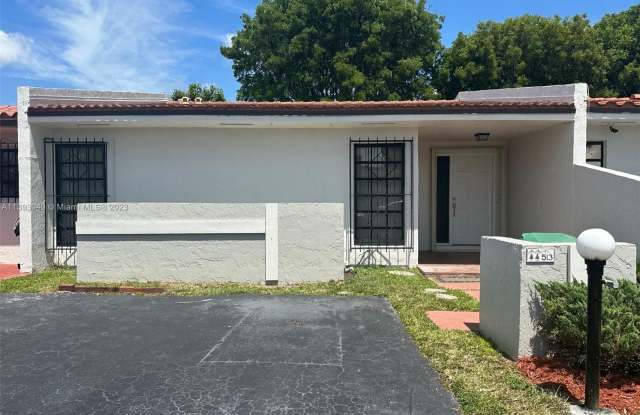 513 SW 93 Ct