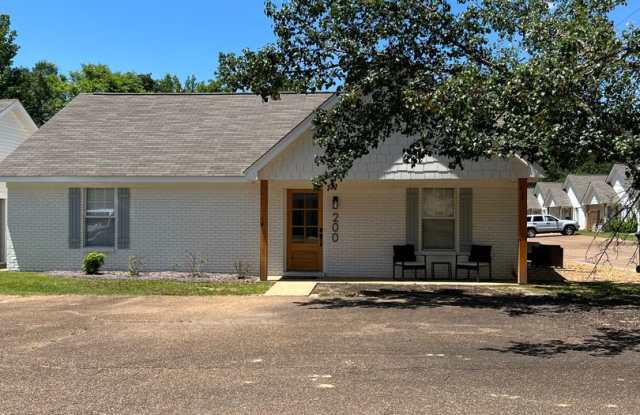 200 Leigh Lane, Oxford, MS