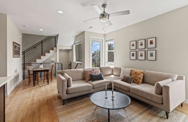 Charming 2BR Townhome in Englewood