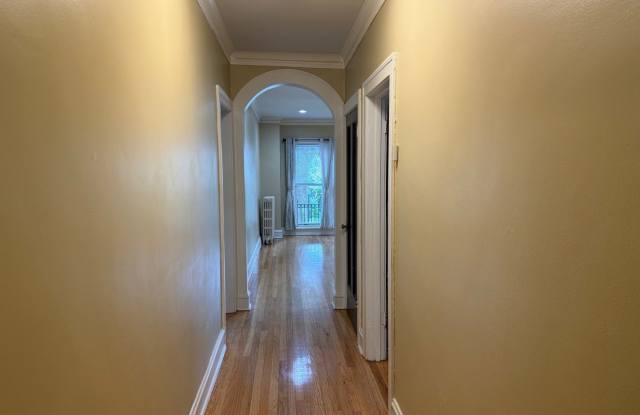 6132 N Paulina Street unit: 1E