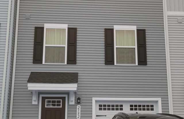 Photo of 2582 LAUREL Park