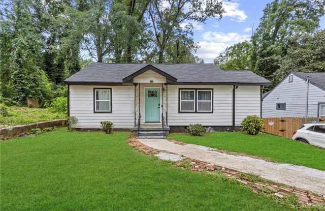 Room in 3 Bedroom Home at Peeples St SW