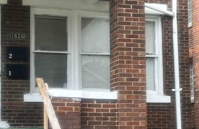 1626 Gladstone Street - 2