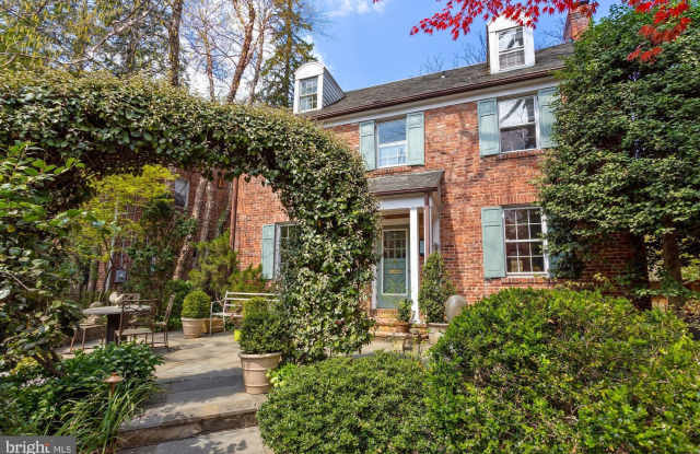 3743 UPTON Street NW