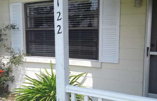Photo of 2 Bedroom duplex with garage, Washer and Dryer, close to everything!!!!