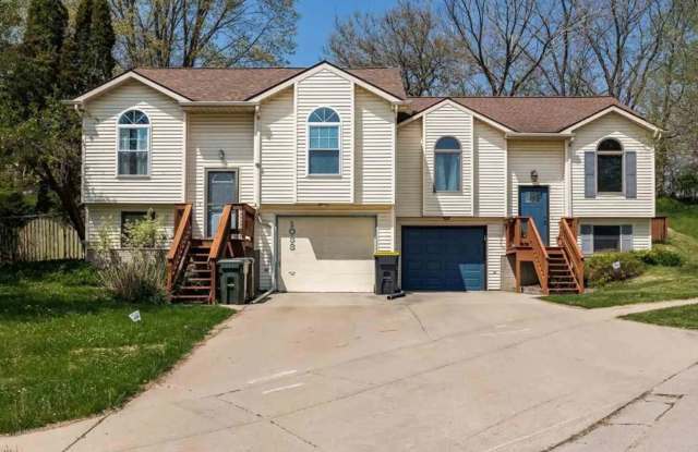 3BR 2ba duplex half, available March 15th! - 1017 Cambria Court, Iowa City, IA 52246