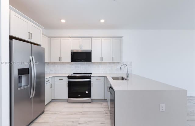 17174 2nd Street 17174, Pembroke Pines, FL 33027