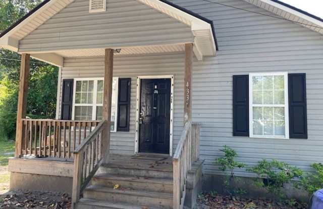 Cute 3 Bedroom, 2 Bath near Historic Downtown Wilmington - WHA Approved