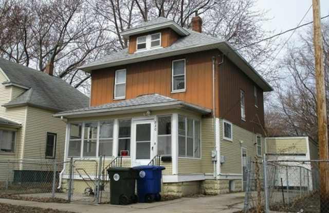 Photo of HOUSE FOR RENT 3 BR, 1 BA - Attached Garage - Central Air - Fenced in yard,