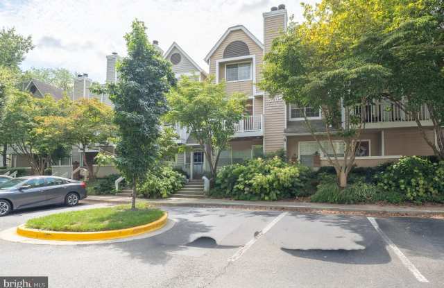 Photo of 5705 CHAPMAN MILL Drive unit: 110