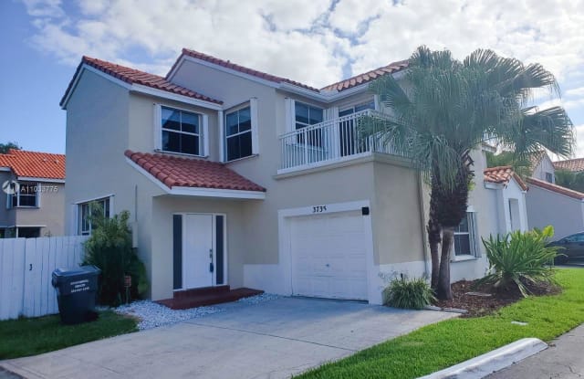 3735 Kensington St - 3735 Kensington Street, Hollywood, FL 33021