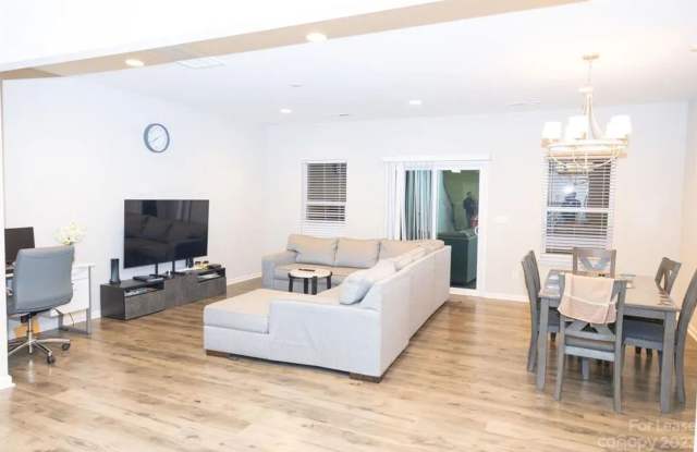 Room in 2 Bedroom Home at Wigeon Wy