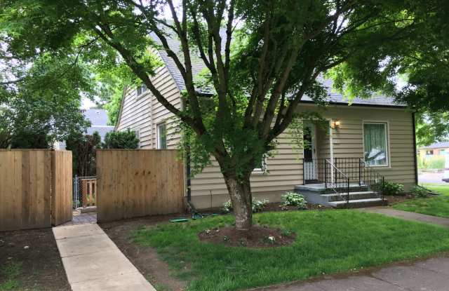 9540 N Seneca Street #B ~ Charming Basement Unit - 9540 North Seneca Street, Portland, OR 97203