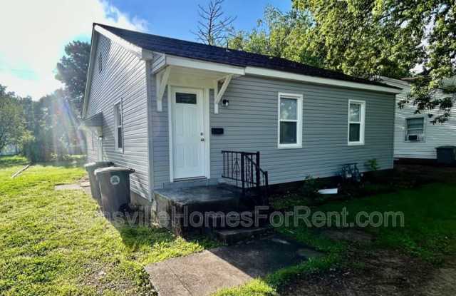 Photo of 1206 South 1208 Boeke Road - 1206