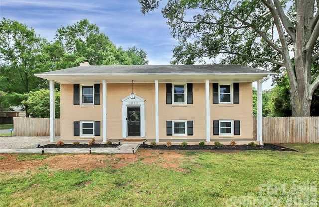 3052 Brookridge Lane