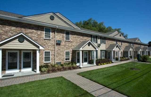 751 Deer Park Avenue Unit D11