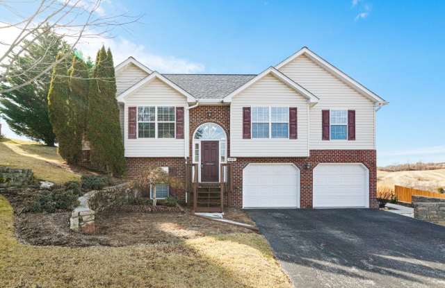 3 Bed/2 Bath. Dog Friendly.