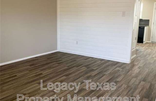 1608 B SUN VALLEY DR