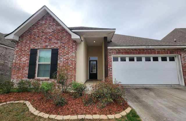 Charming 3 bedroom home with pond view in Baton Rouge