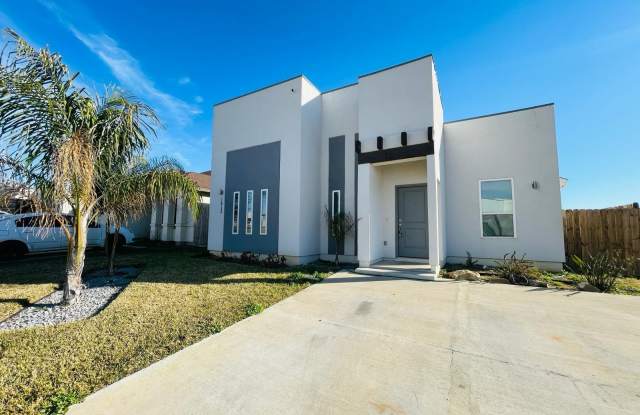 1613 Rene Solis Ave
