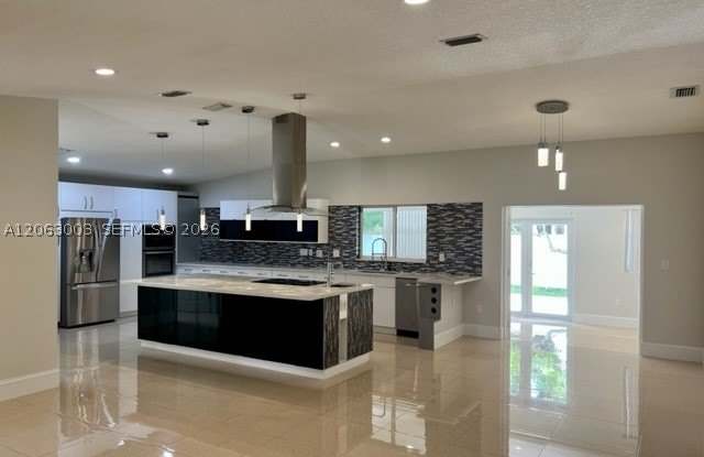 9845 NW 25th Ter