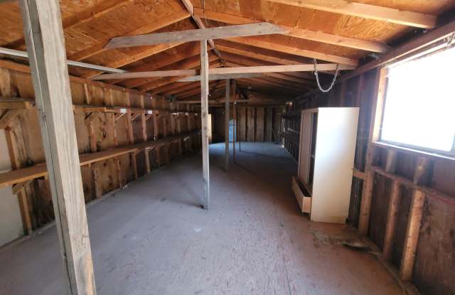 24520 South Oak Street