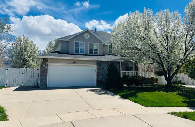 Beautiful Executive home for rent - 1126 East 2550 North, Layton, UT 84040